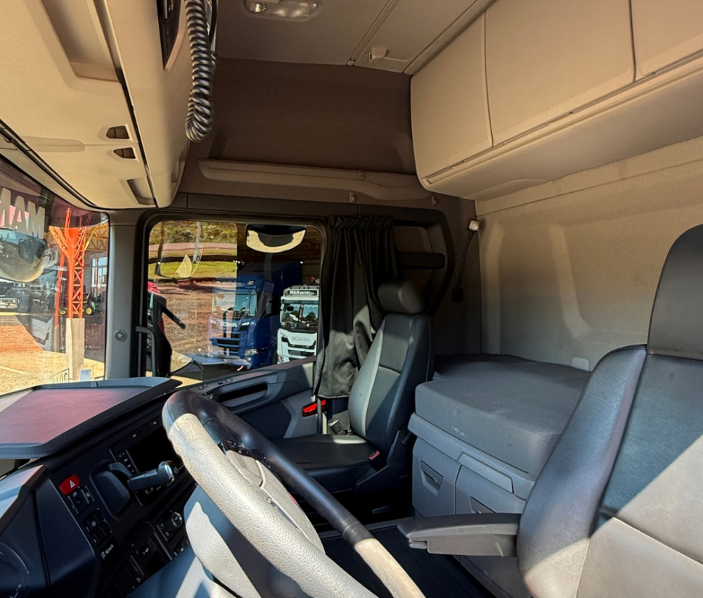 r410-interior-3-canva